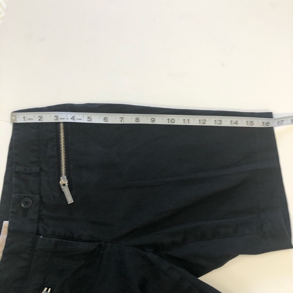 Michael Kors Front Zipper Pocket Detail Shorts - Picture 7 of 8